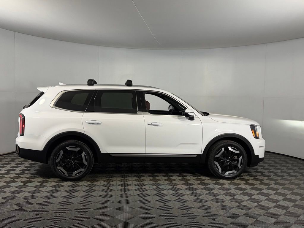 Used 2024 Kia Telluride EX w/ EX Captain's Chair Package FWD image 7