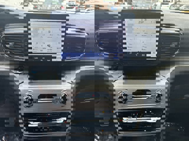 Used 2022 Ford Explorer XLT w/ Equipment Group 202A image 15