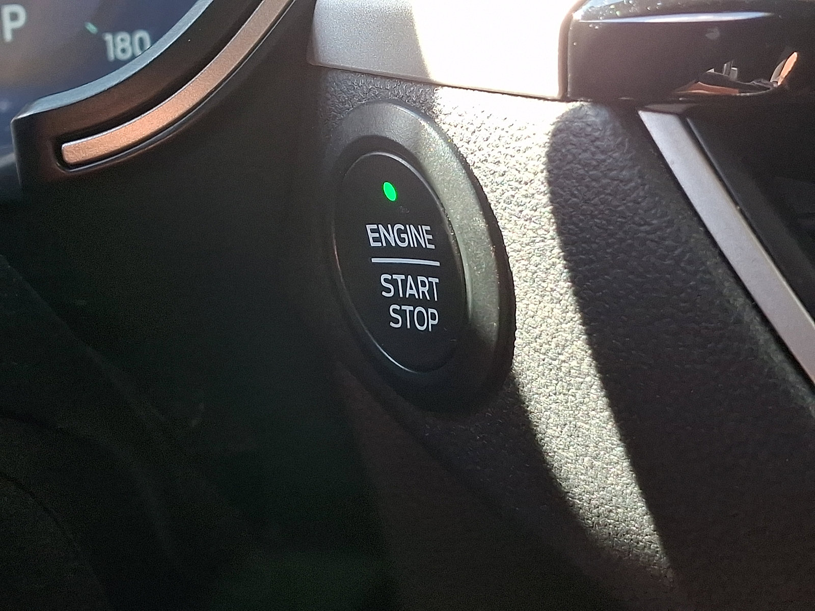 Used 2020 Ford Escape SE Sport image 25