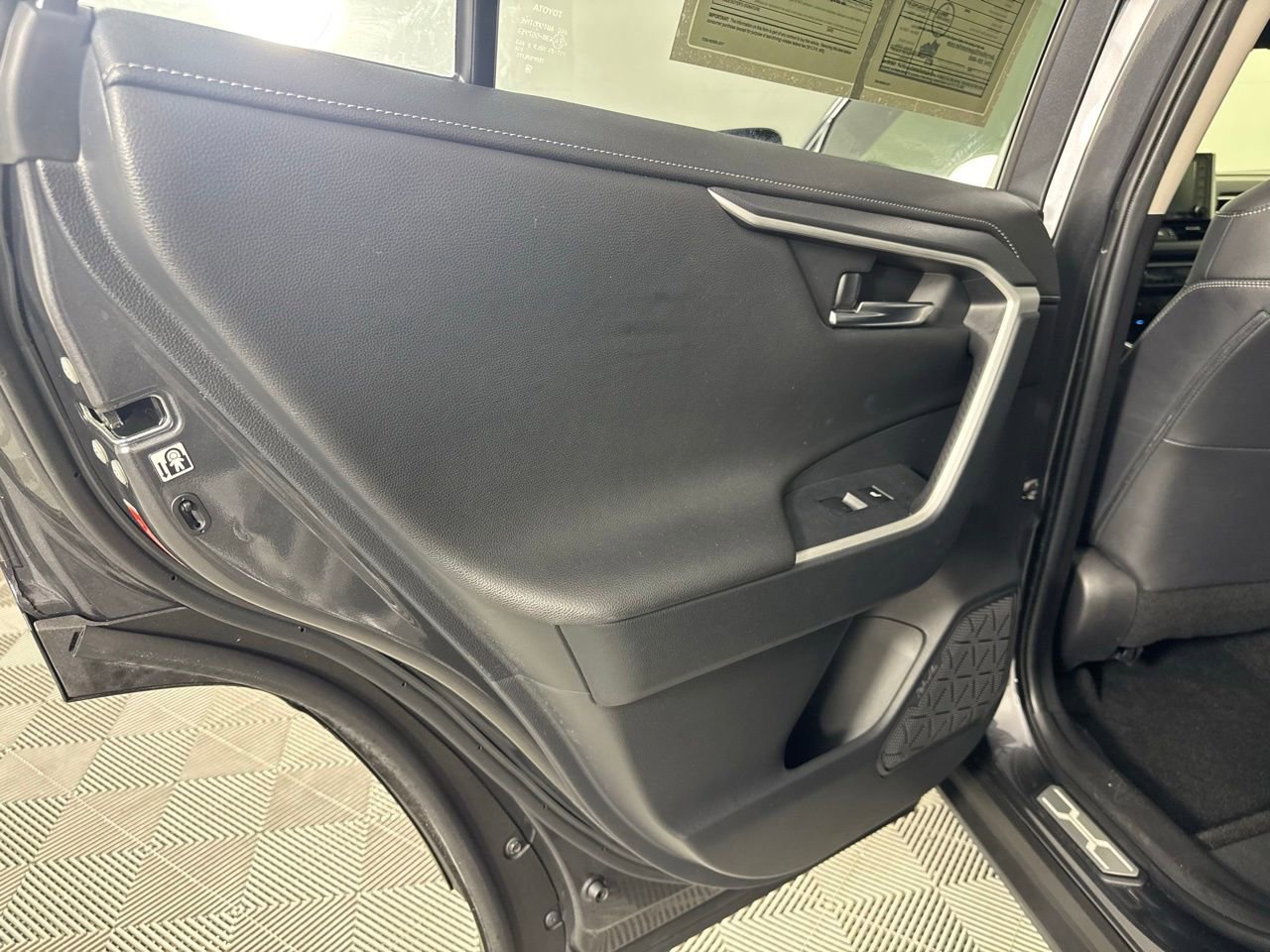 Used 2019 Toyota RAV4 Limited w/ Advanced Technology Package image 31