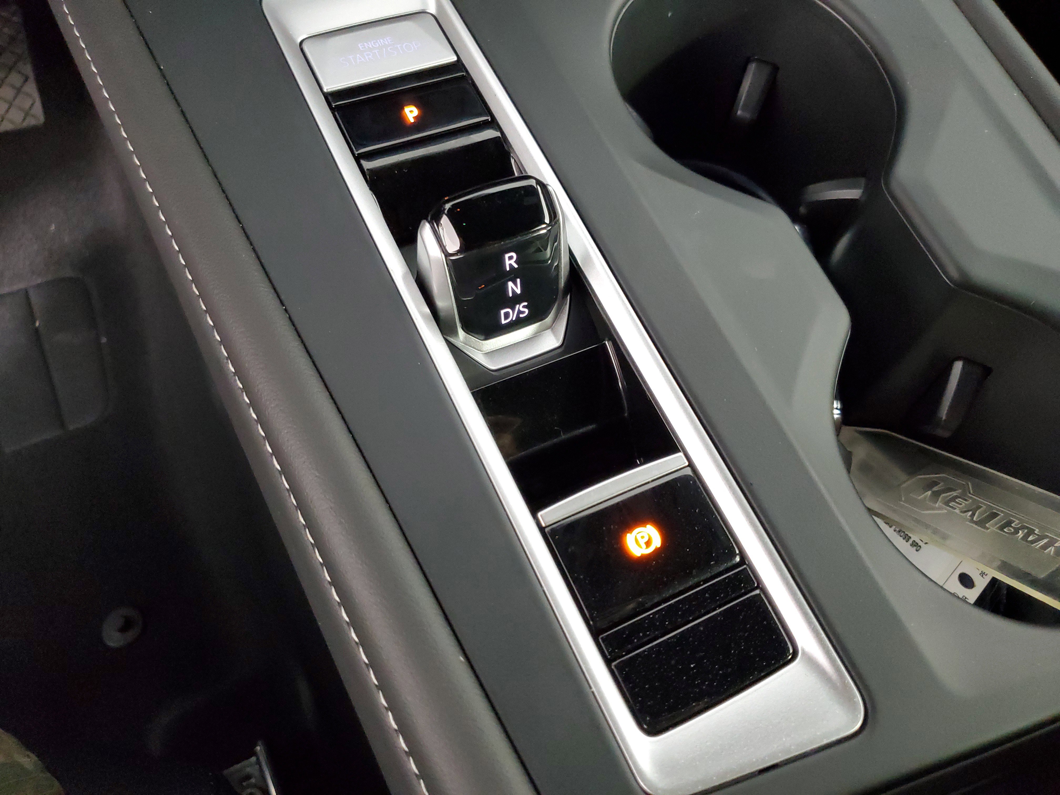 Used 2025 Volkswagen Atlas Cross Sport SE image 17