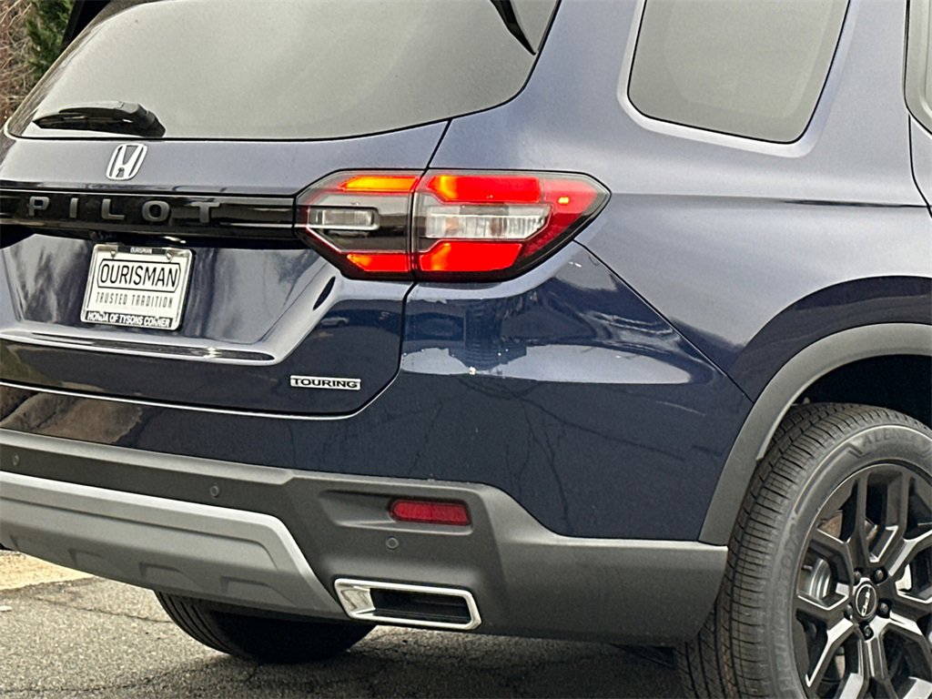 New 2025 Honda Pilot Touring image 6