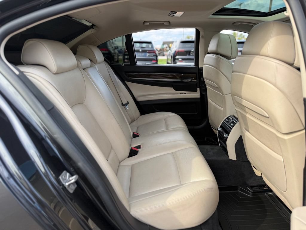 Used 2012 BMW 750i xDrive AWD/4WD image 18