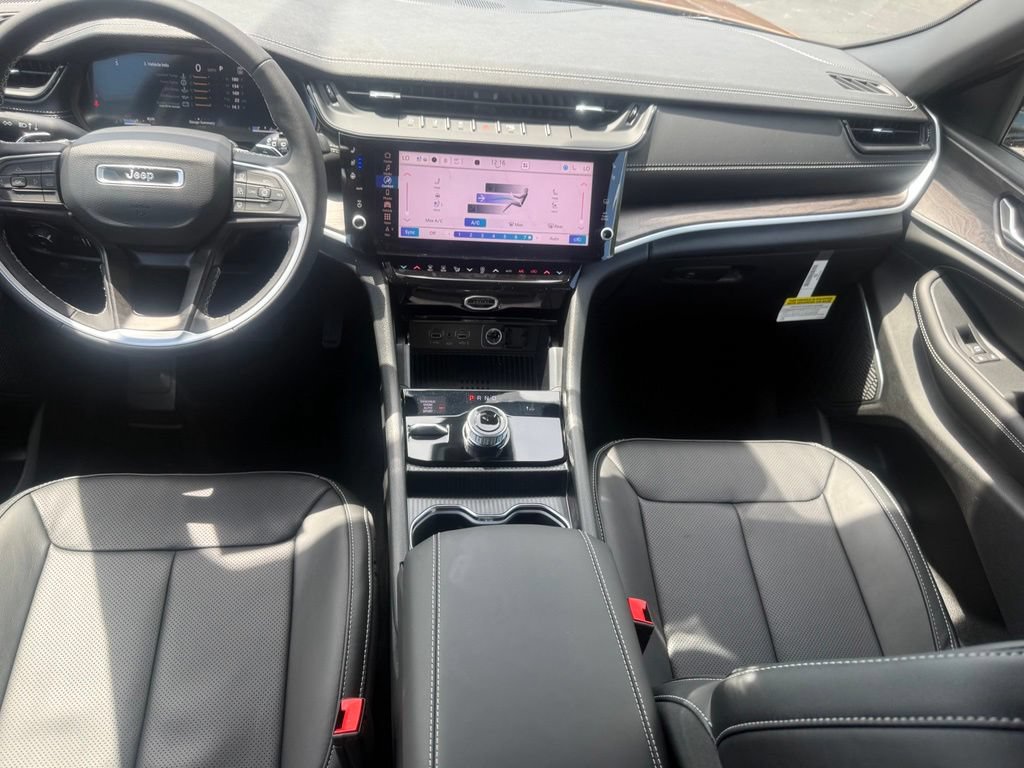 New 2026 Jeep Grand Cherokee Limited AWD/4WD image 36