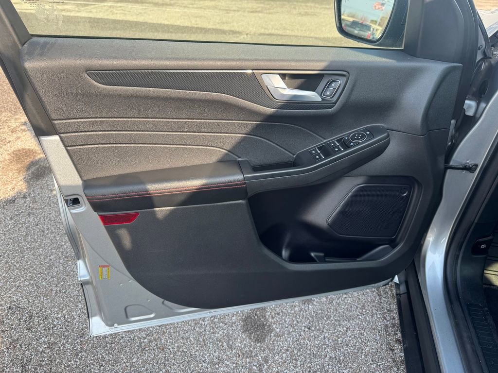 Used 2024 Ford Escape ST-Line image 11