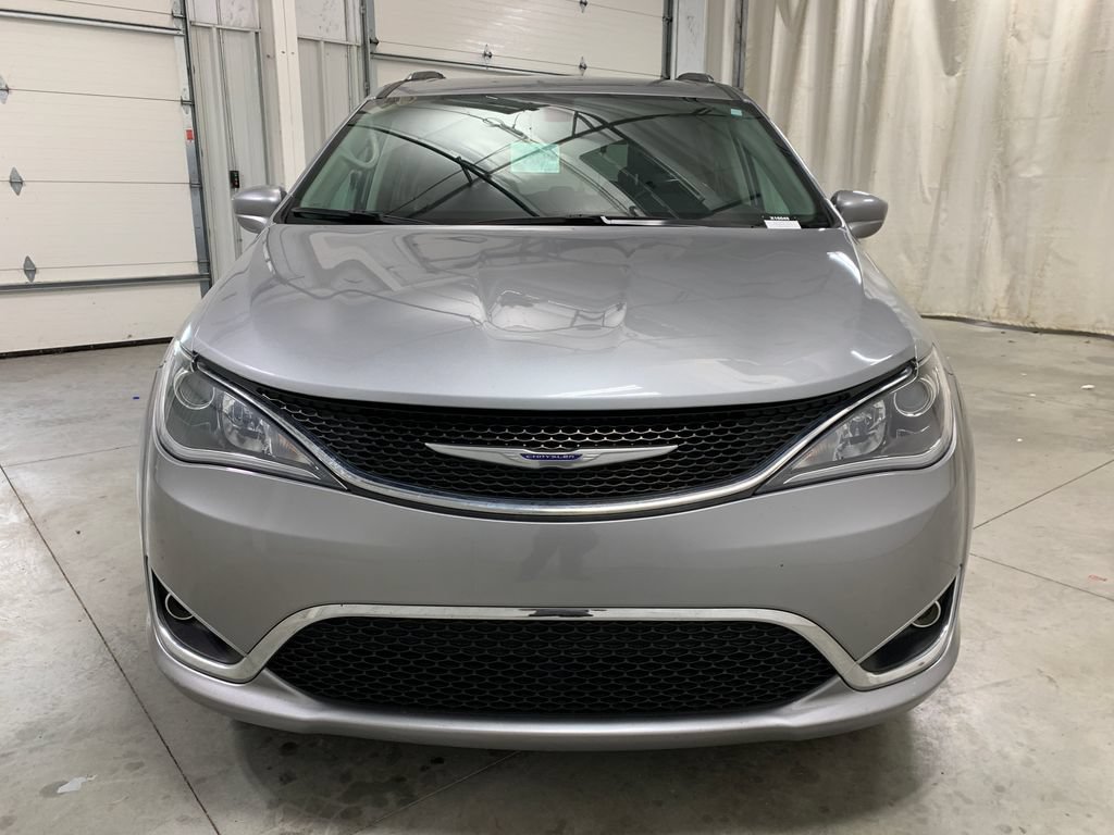 Used 2020 Chrysler Pacifica Touring-L FWD image 15