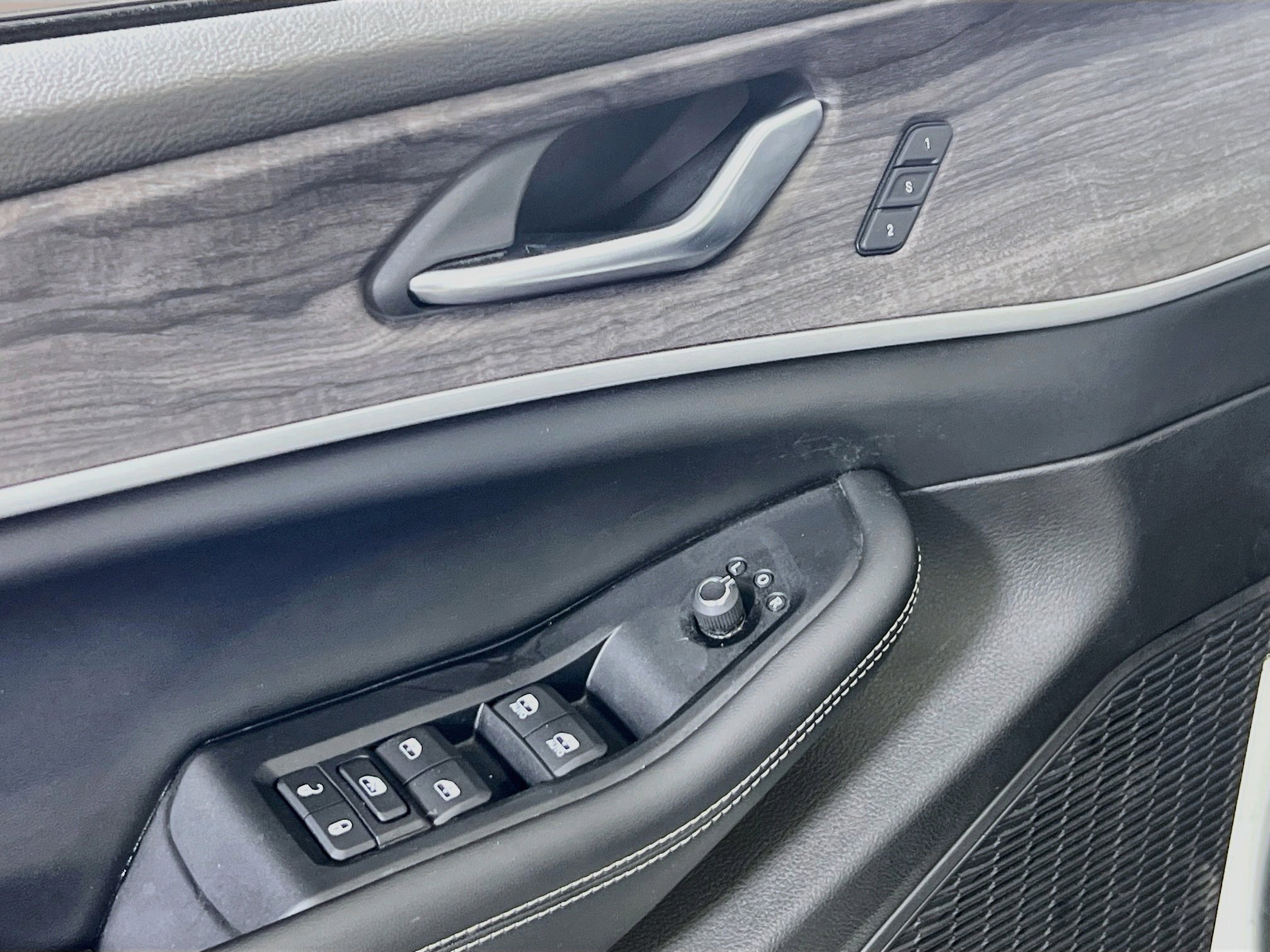 Used 2023 Jeep Grand Cherokee Limited image 18