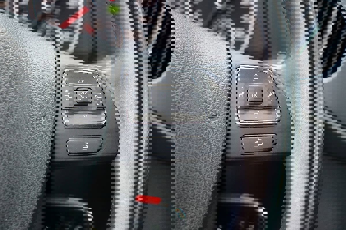 Used 2013 Volkswagen Tiguan SE image 16