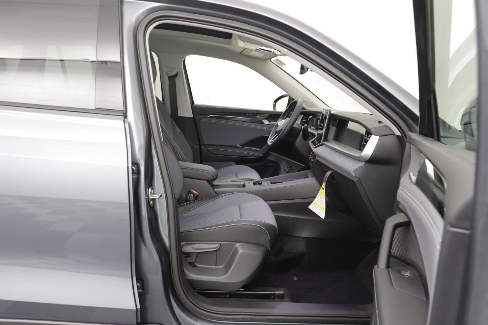 New 2026 Volkswagen Tiguan SE image 18