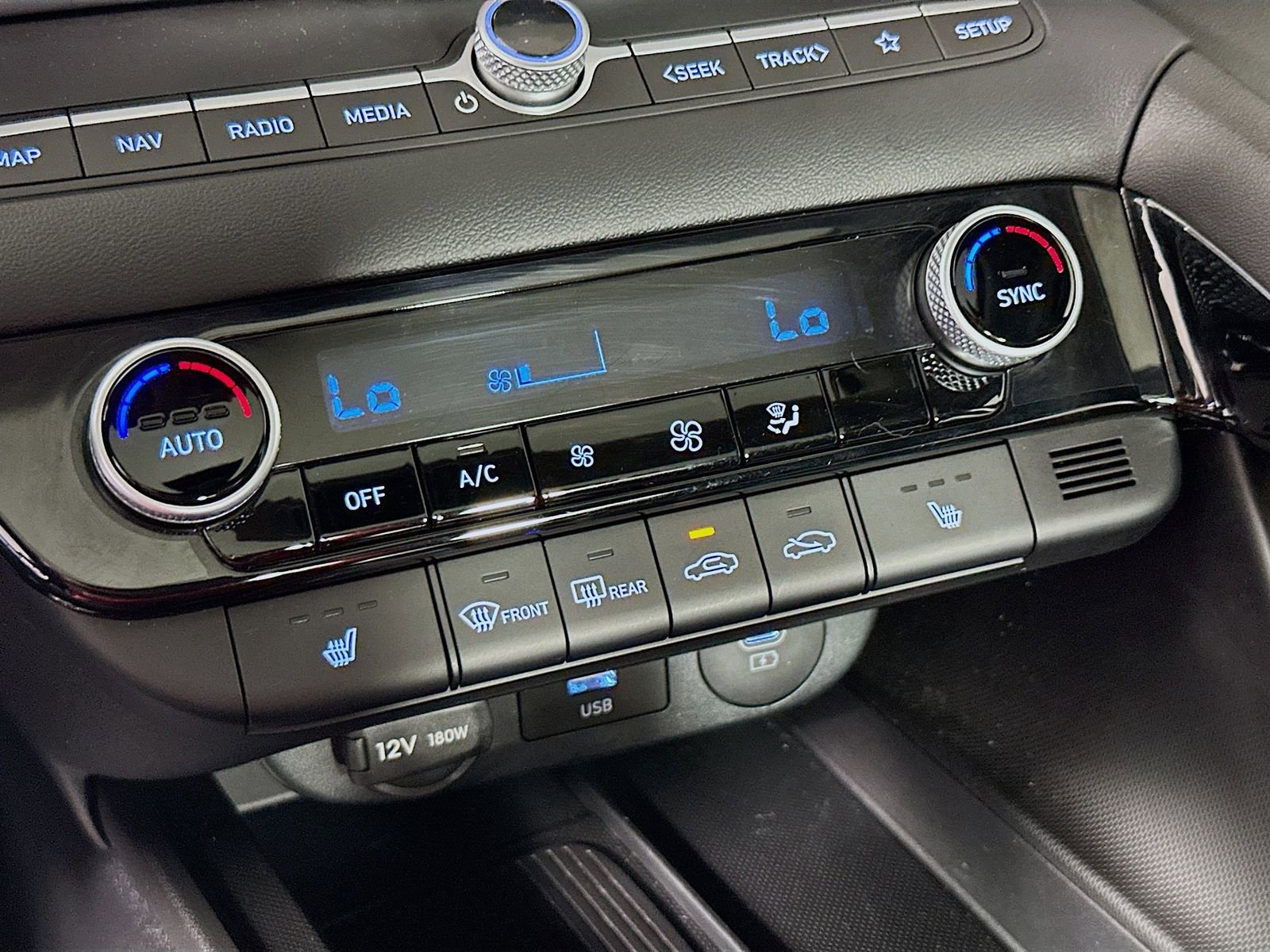 Used 2025 Hyundai Elantra SEL FWD image 17