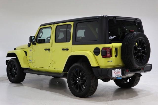 Used 2023 Jeep Wrangler Unlimited Sahara w/ Cold Weather Group AWD/4WD image 6