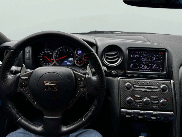 Used 2013 Nissan GT-R Premium image 32