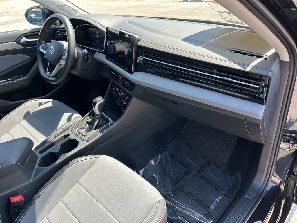 Used 2025 Volkswagen Jetta SE w/ Sunroof Package FWD image 46