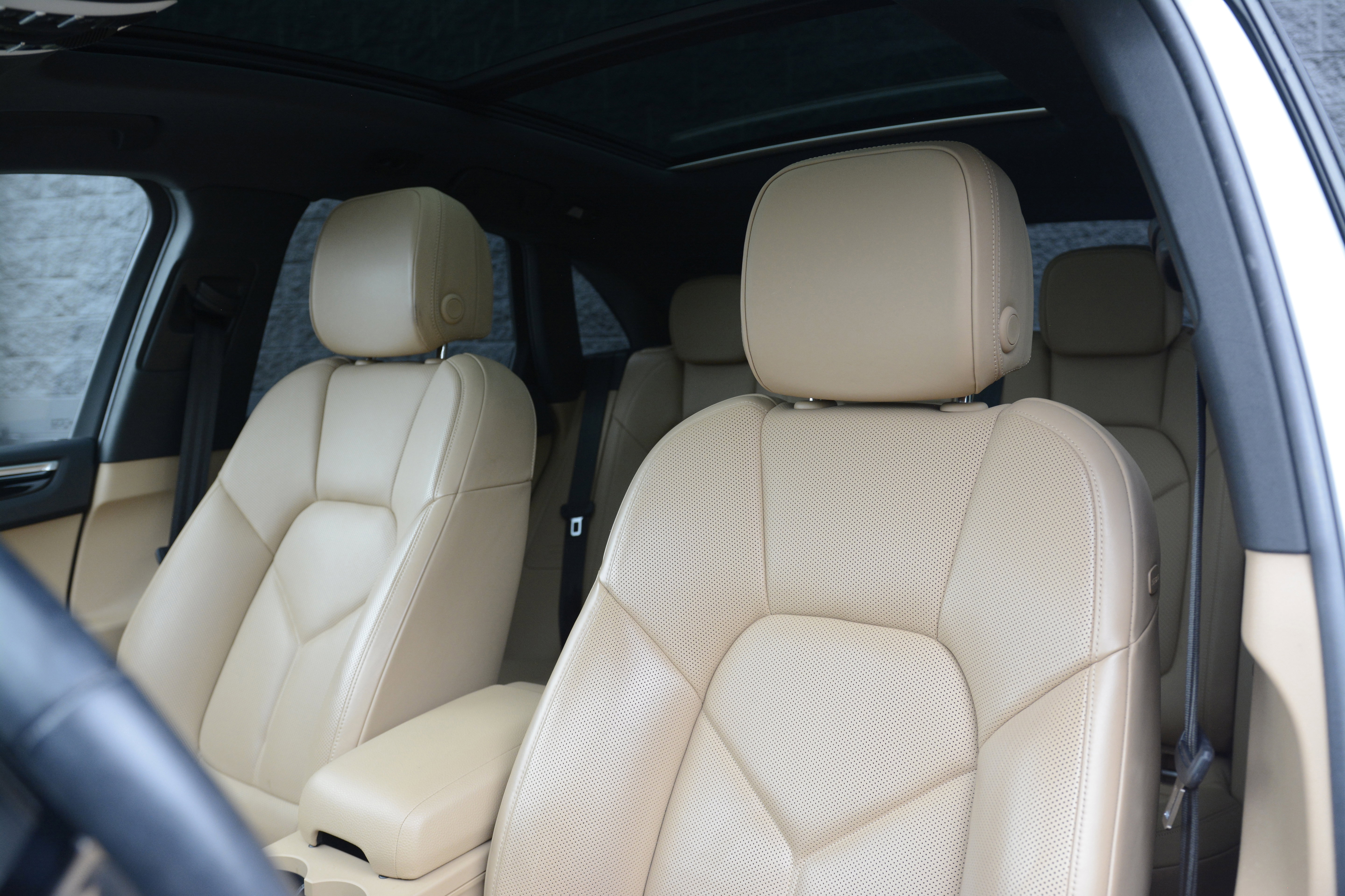 Certified 2018 Porsche Macan S AWD/4WD image 5