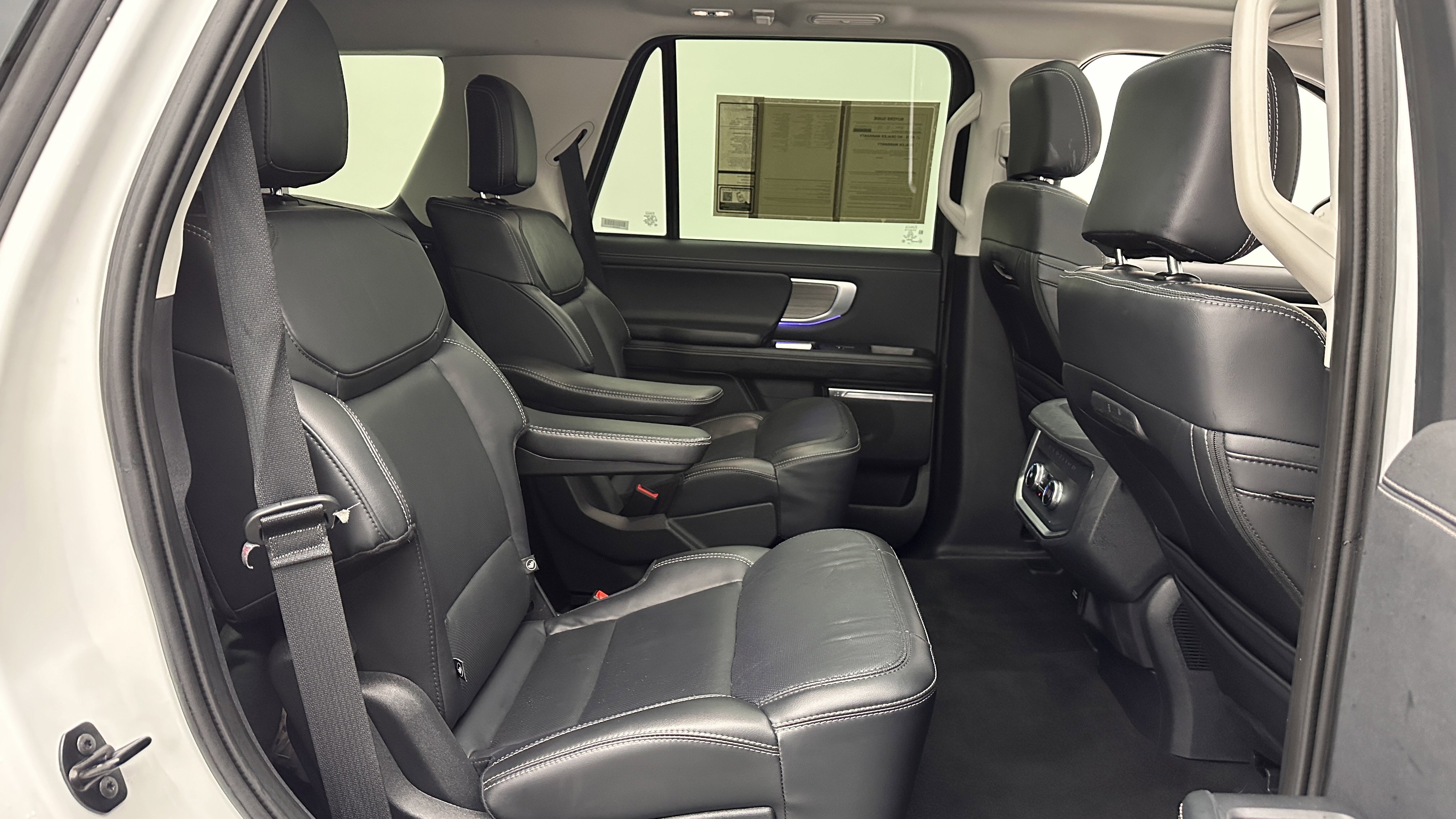 Used 2025 Ford Expedition Platinum image 36