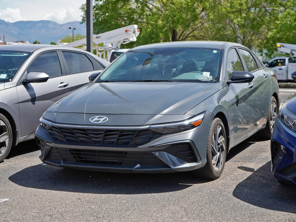 Used 2025 Hyundai Elantra Sport FWD image 1