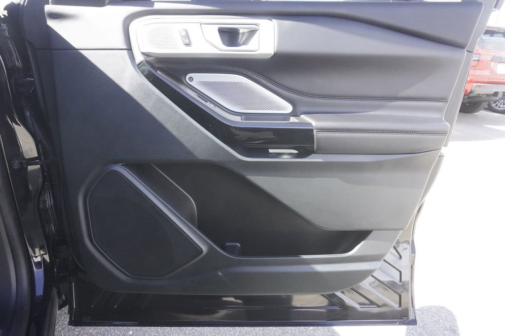 Used 2023 Ford Explorer Platinum w/ Technology Package image 21