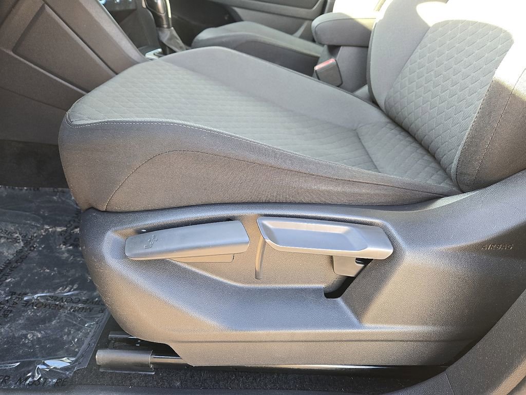 Used 2020 Volkswagen Tiguan S image 23