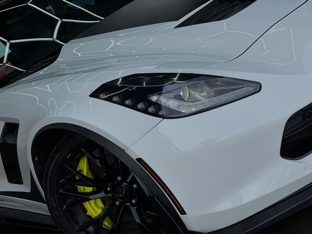 Used 2016 Chevrolet Corvette Z06 w/ 3LZ Preferred Equipment Group image 27