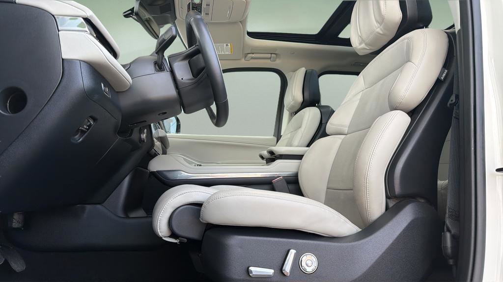 Used 2025 Lincoln Navigator Black Label image 27
