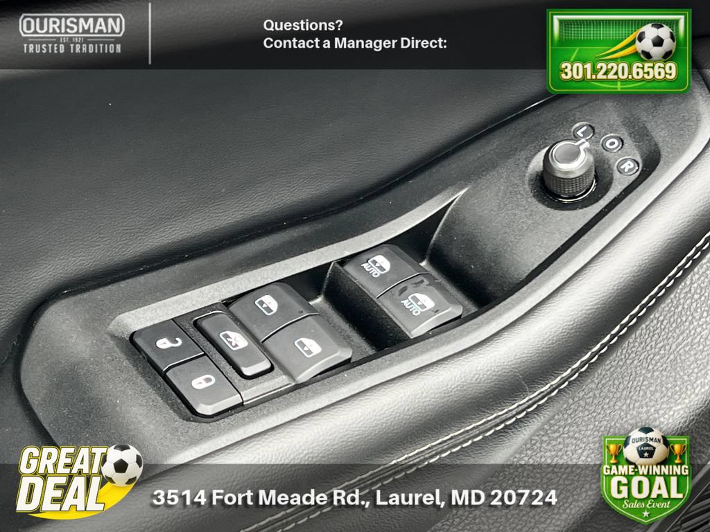 Used 2025 Jeep Grand Cherokee Altitude AWD/4WD image 8