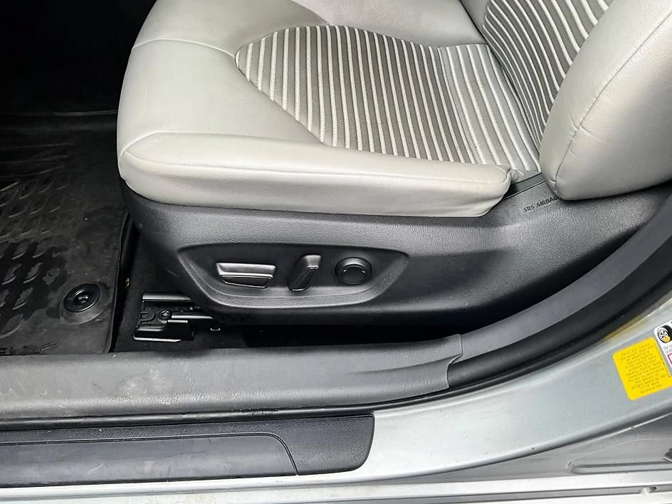 Used 2022 Toyota Camry SE FWD image 15