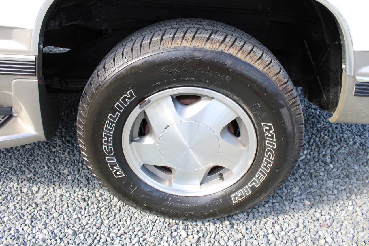Used 1999 GMC Suburban 4WD w/ Marketing Opt Pkg 3 image 36