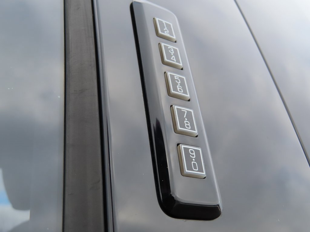 Used 2018 Ford F150 XLT w/ Equipment Group 302A Luxury image 11