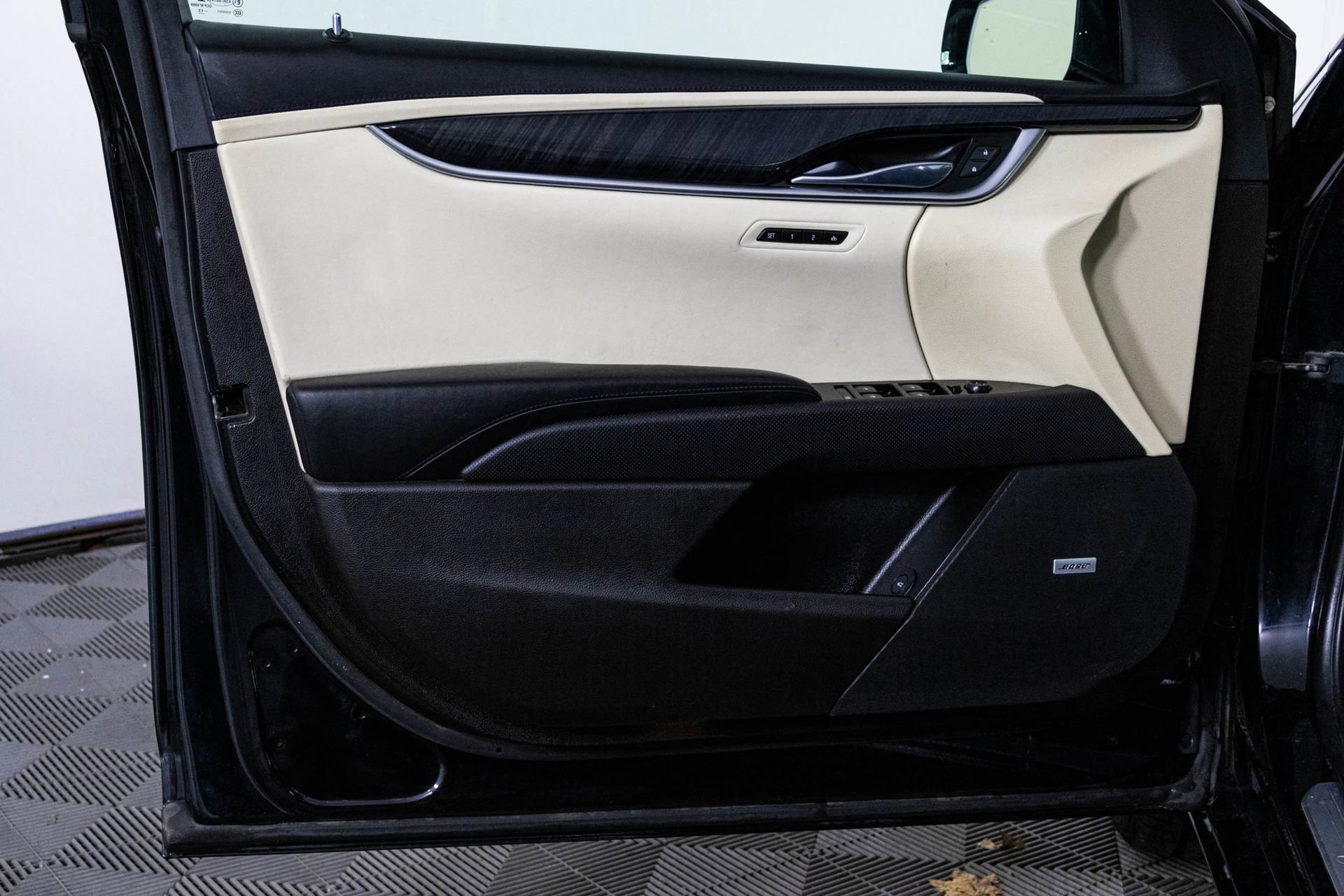 Used 2014 Cadillac XTS Platinum image 33