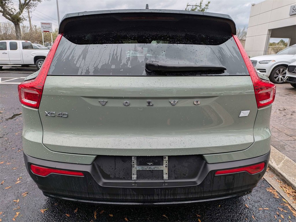 Used 2023 Volvo XC40 Recharge Core image 5