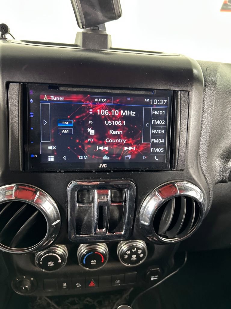 Used 2014 Jeep Wrangler Rubicon w/ Power Convenience Group image 16