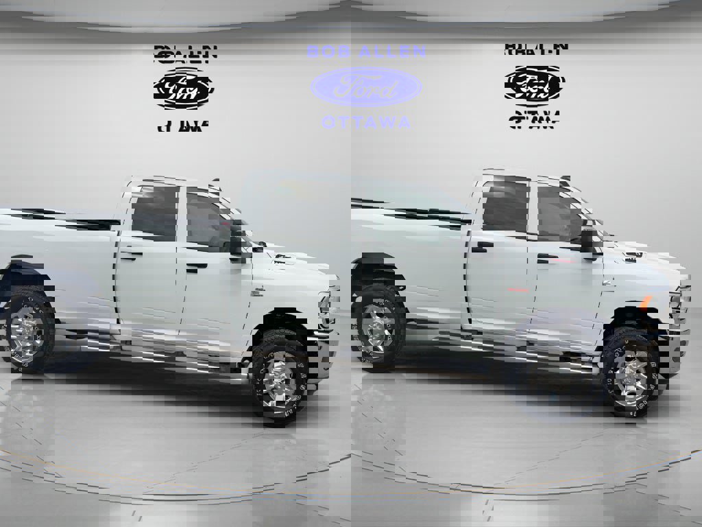 Used 2024 RAM 2500 Tradesman w/ Chrome Appearance Group image 7