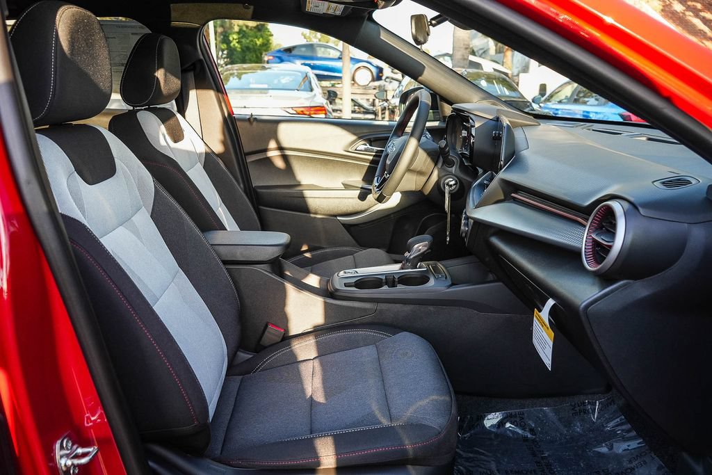 New 2026 Chevrolet Trax RS w/ Sunroof Package FWD image 16