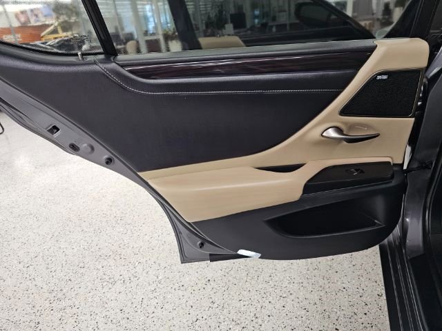 Used 2021 Lexus ES 300h w/ Premium Package image 26