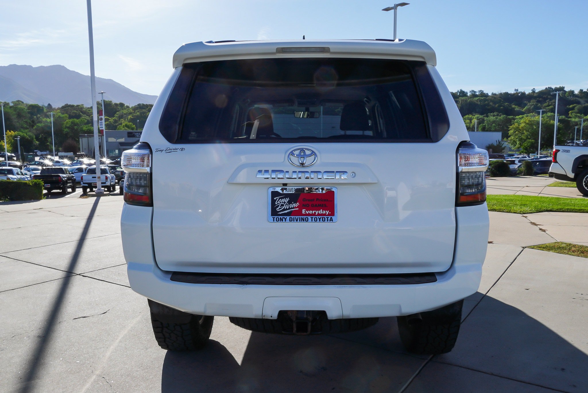 Used 2018 Toyota 4Runner SR5 AWD/4WD image 7