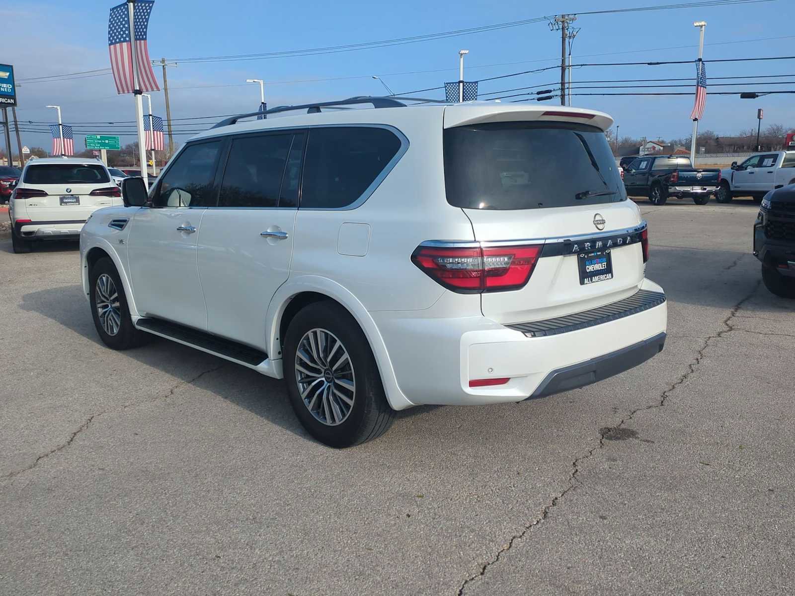 Used 2022 Nissan Armada SL w/ Captain's Chairs Package image 6