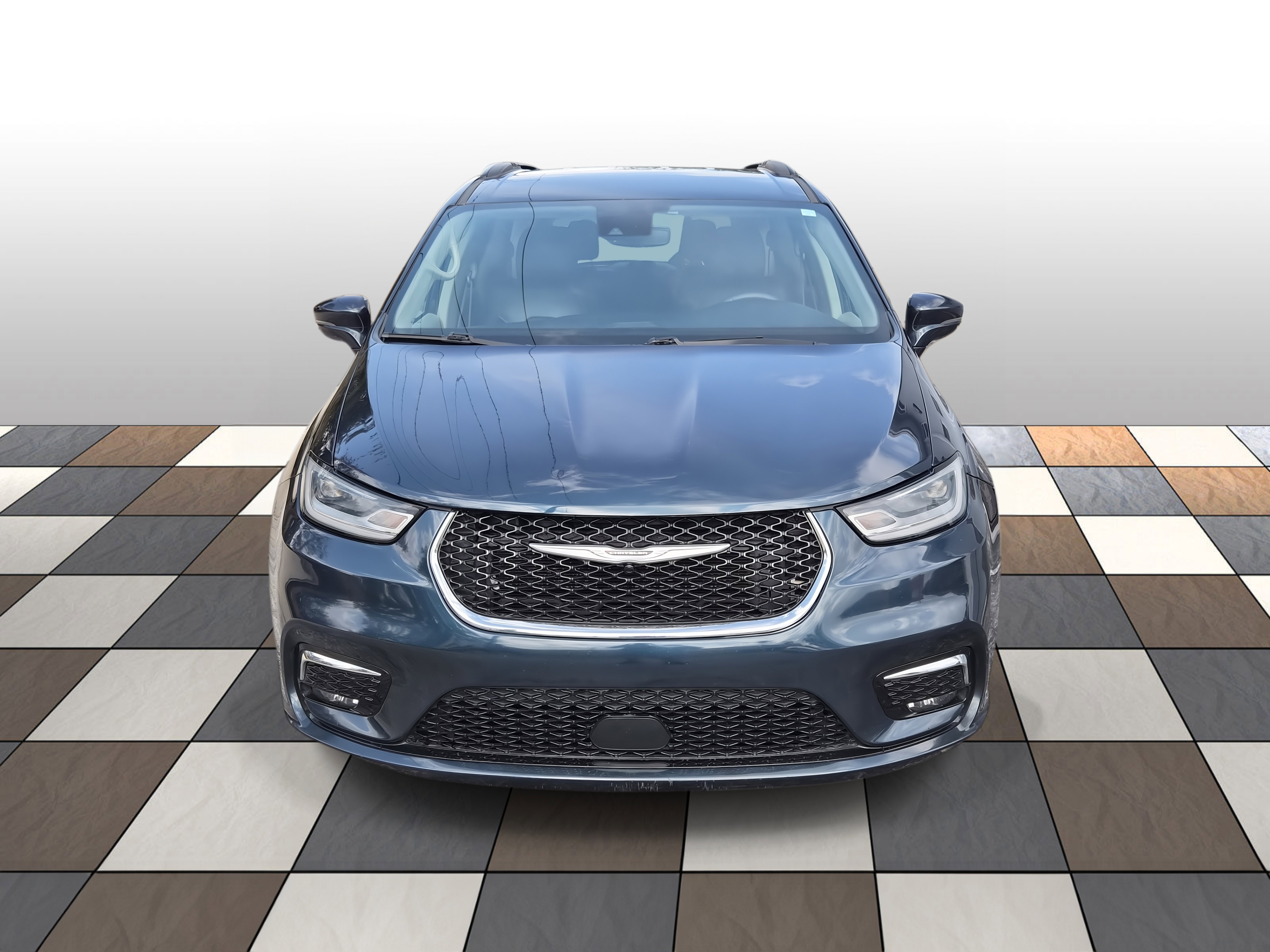 Used 2022 Chrysler Pacifica Touring-L image 2