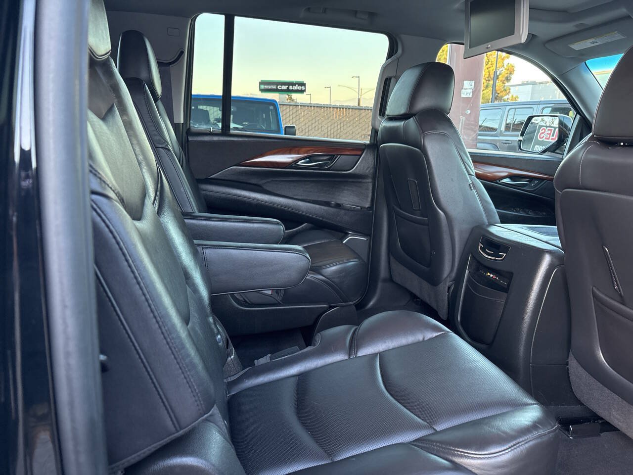 Used 2016 Cadillac Escalade ESV Premium AWD/4WD image 34