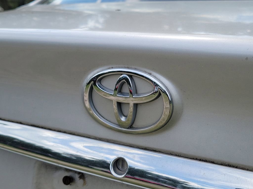Used 2005 Toyota Camry XLE FWD image 18