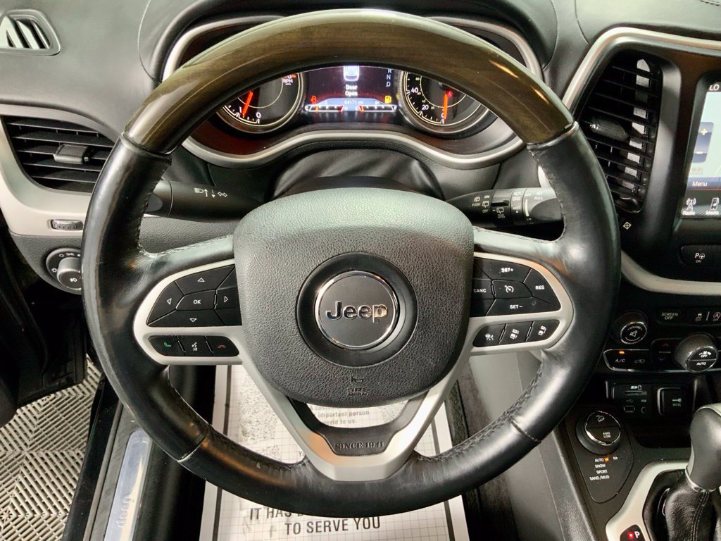 Used 2018 Jeep Cherokee Overland w/ Technology Group AWD/4WD image 21