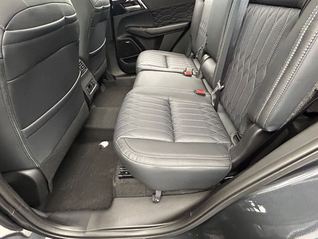 New 2026 Mitsubishi Outlander SEL FWD image 31