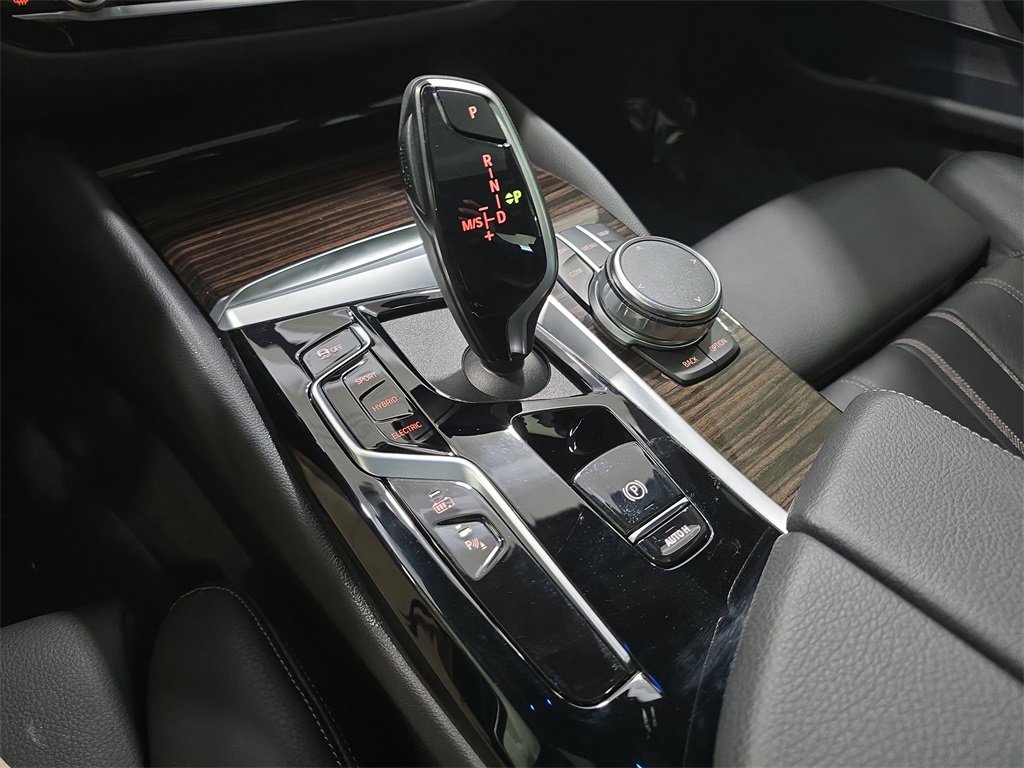 Certified 2023 BMW 530e w/ Premium Package image 21