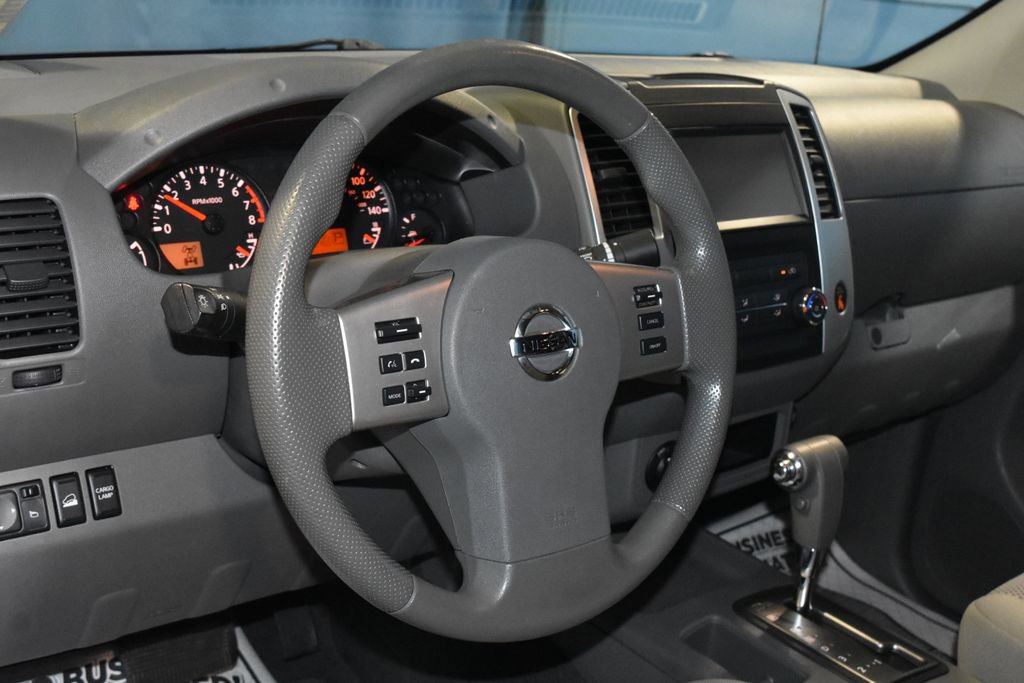 Used 2019 Nissan Frontier SV AWD/4WD image 2