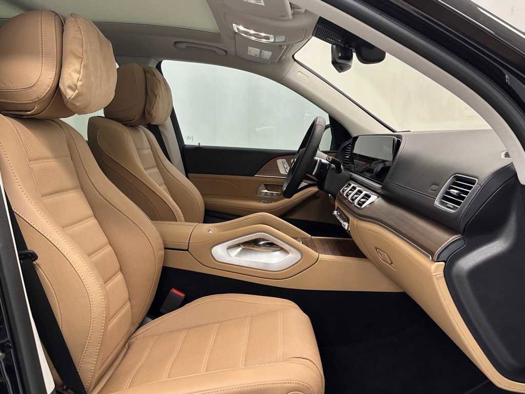 Used 2025 Mercedes-Benz GLS 580 4MATIC image 16