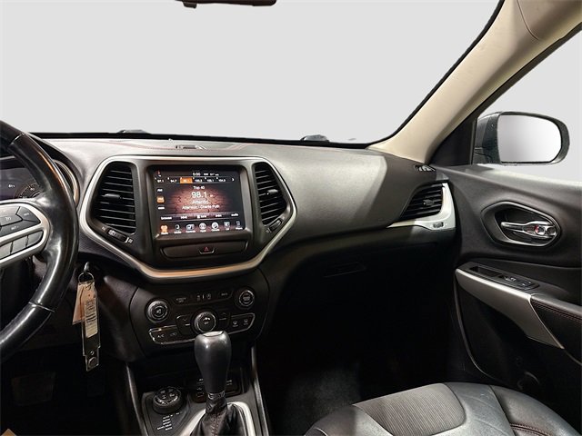 Used 2018 Jeep Cherokee Trailhawk w/ Cold Weather Group image 24