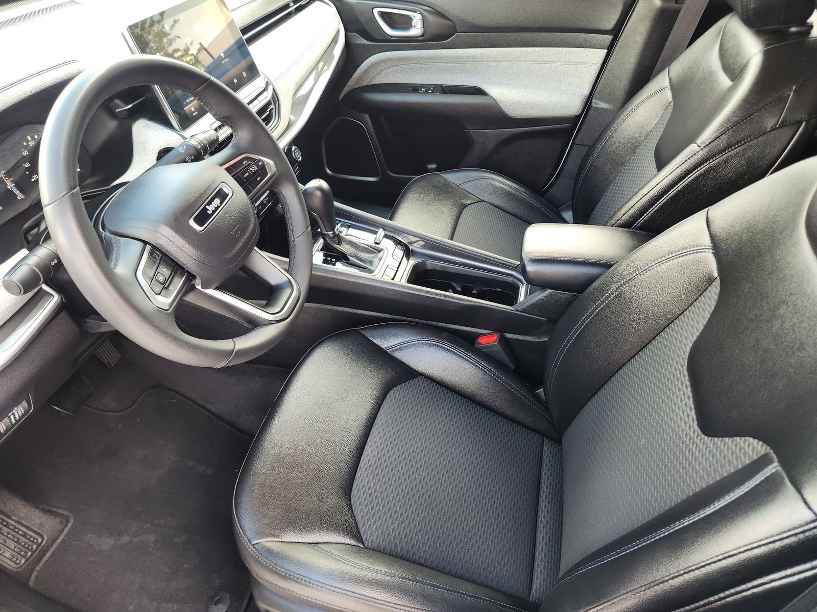 Used 2024 Jeep Compass Latitude AWD/4WD image 14