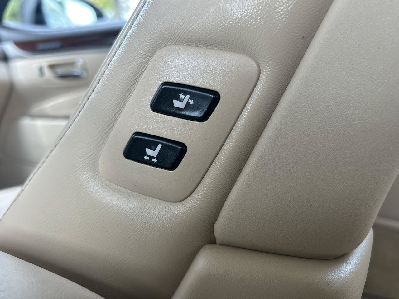 Used 2017 Lexus LS 460 w/ Comfort Package RWD image 39