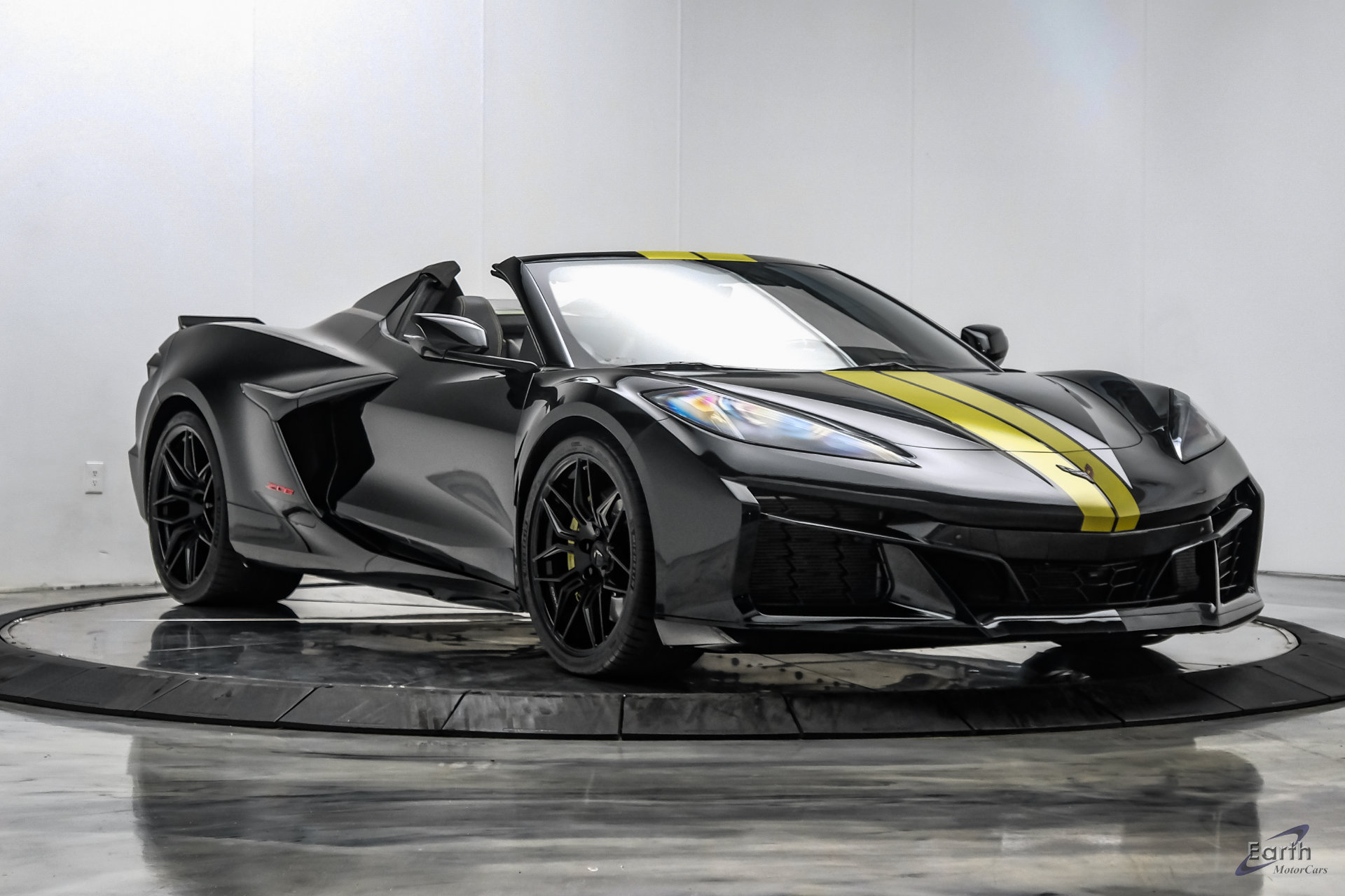 Used 2023 Chevrolet Corvette Z06 w/ Stealth Interior Trim Package RWD image 30