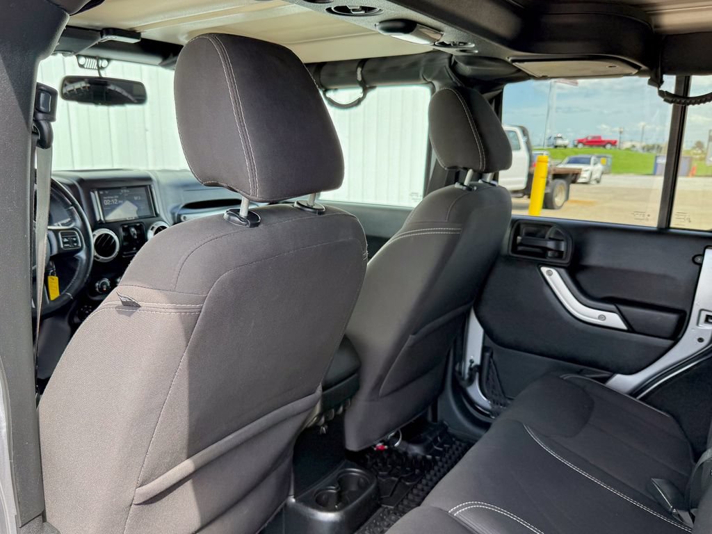 Used 2017 Jeep Wrangler Unlimited Sahara AWD/4WD image 13