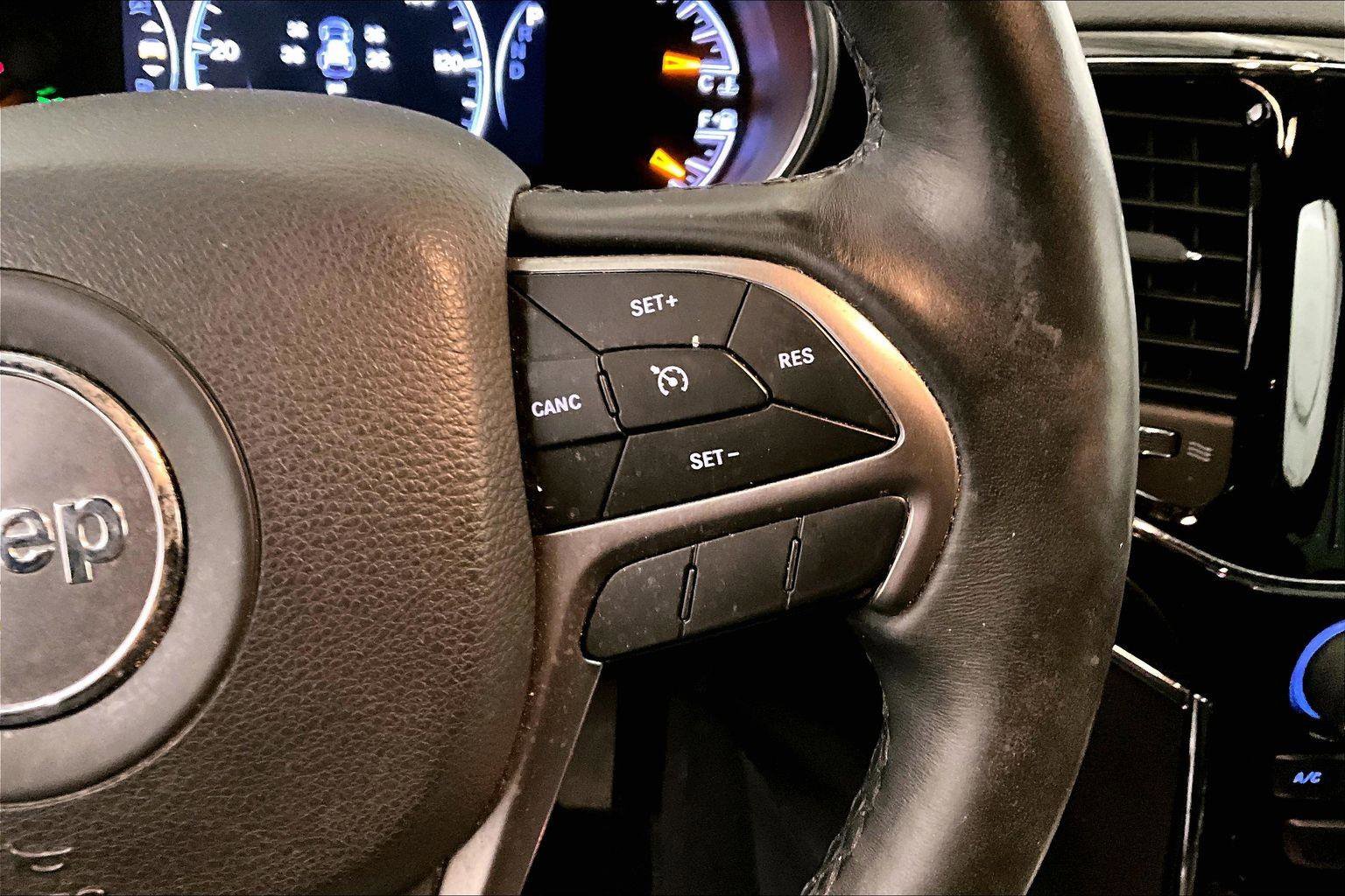 Used 2019 Jeep Grand Cherokee Limited image 18